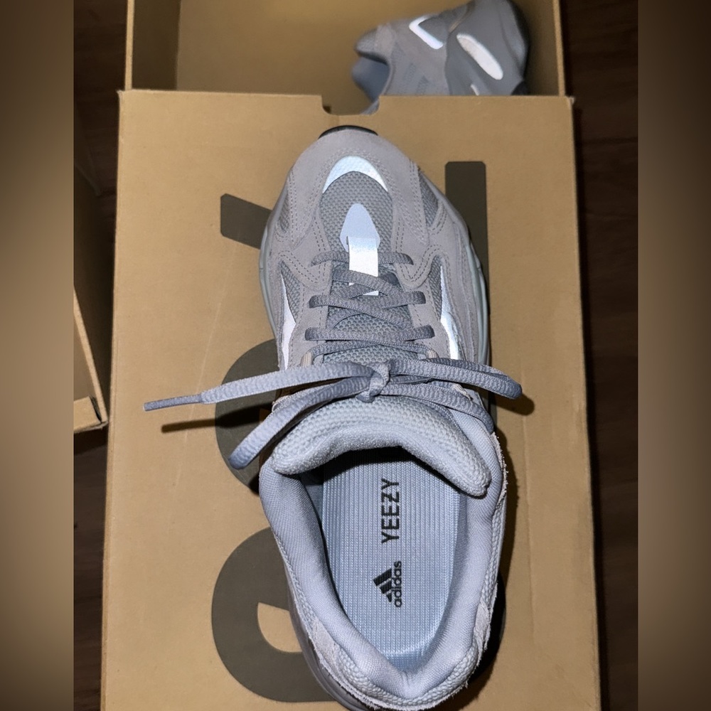 Hospital blue Yeezy 5.5y